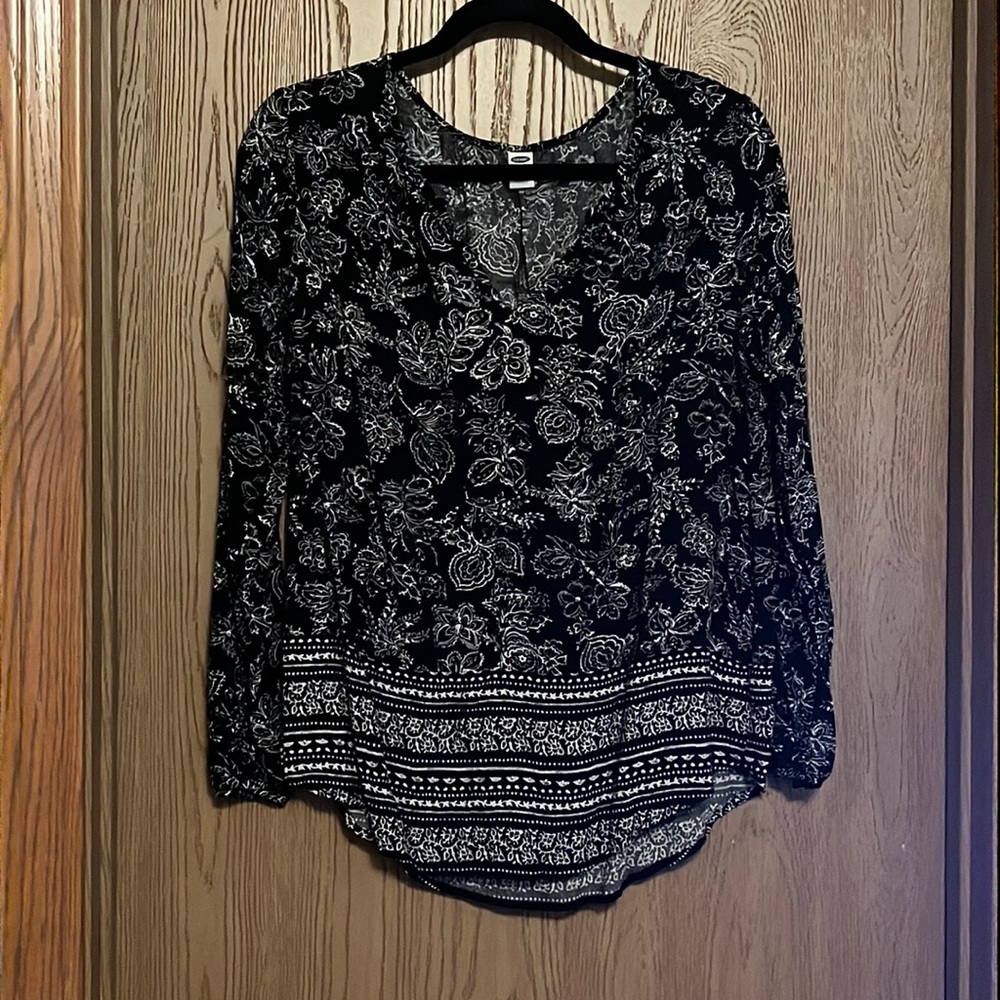 Old Navy Black & White Blouse - Large